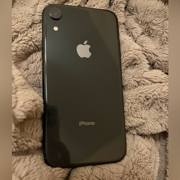 iPhone XR - black 128gb - Picture 2 of 3